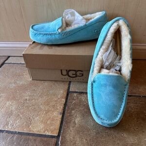 Brand new size 9 Ugg Slippers Tiffany blue